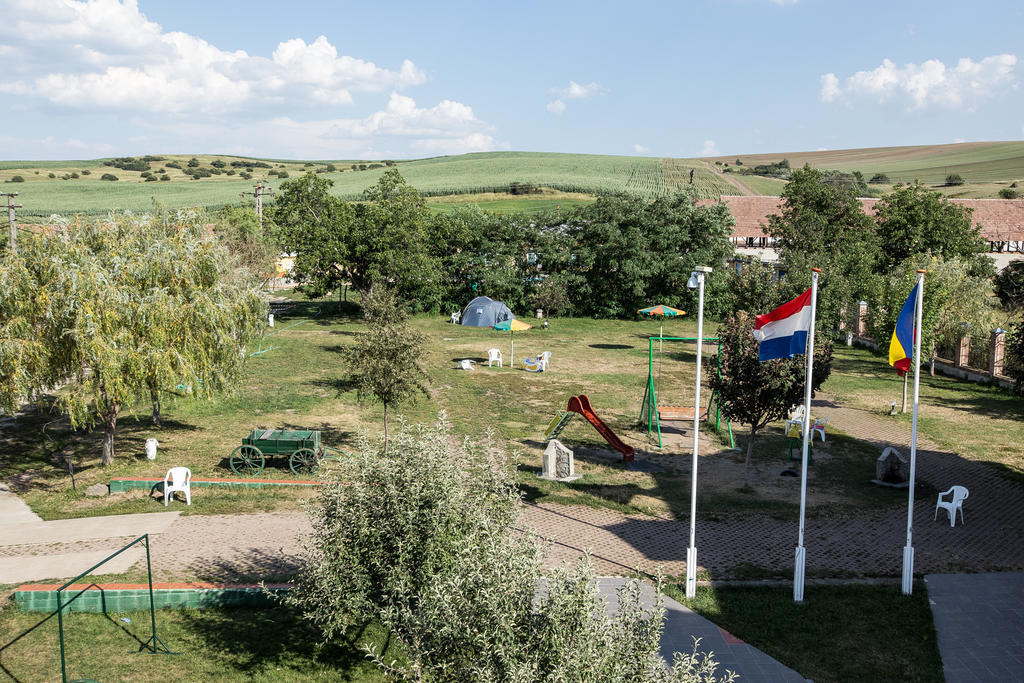 Pensiunea Poarta Oilor Girbova ภายนอก รูปภาพ